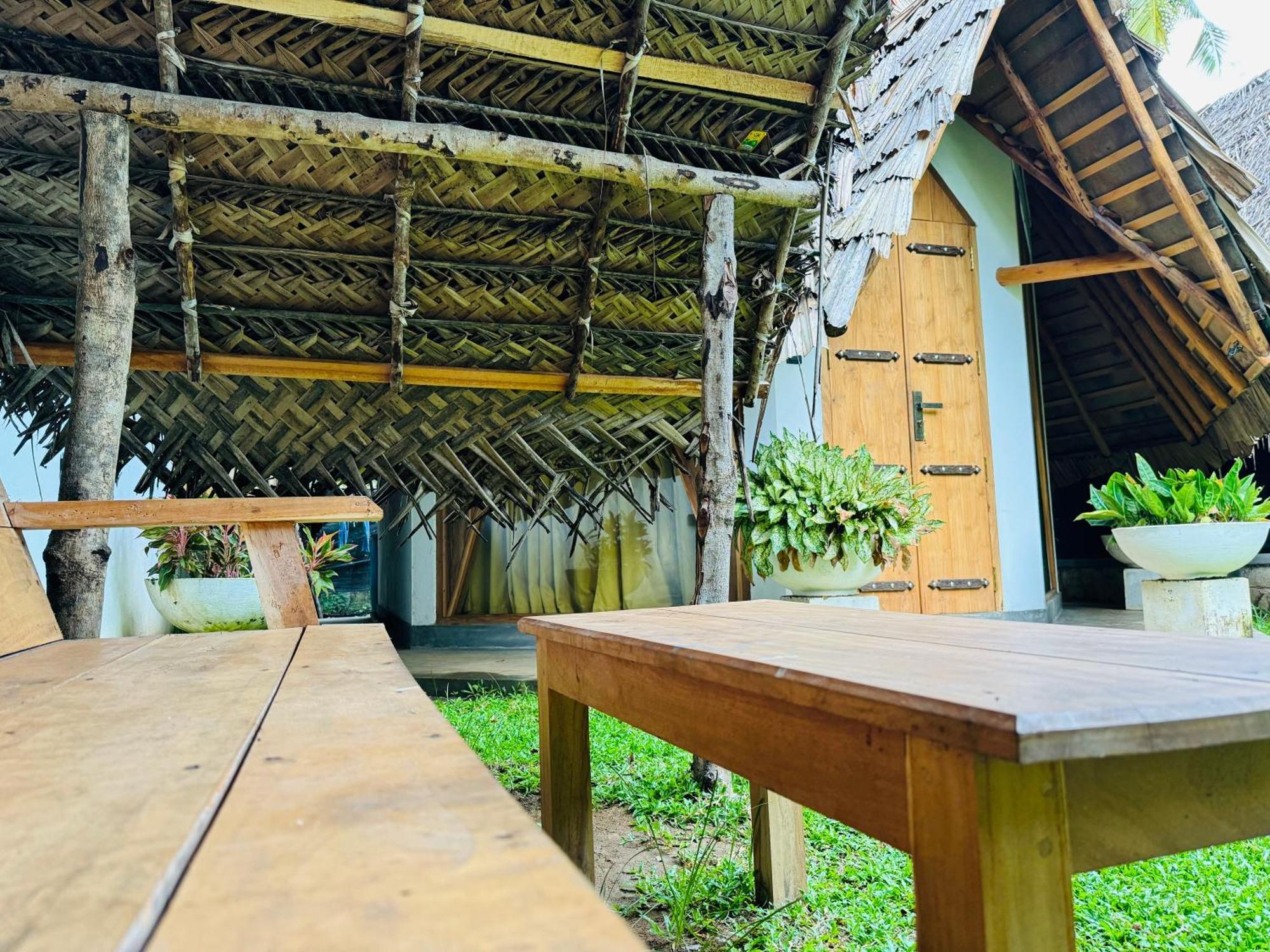 Turtle Wood Cabin Tangalle Exteriör bild