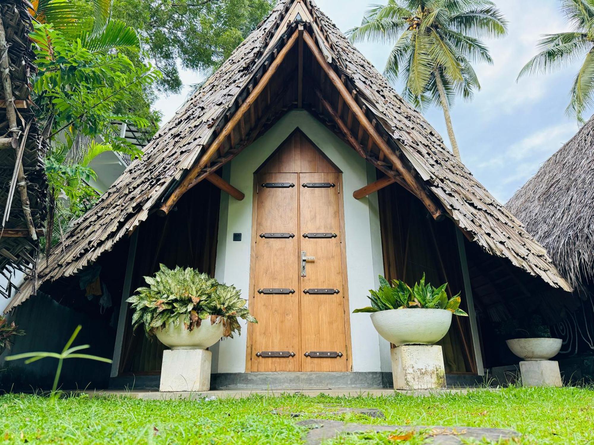 Turtle Wood Cabin Tangalle Exteriör bild