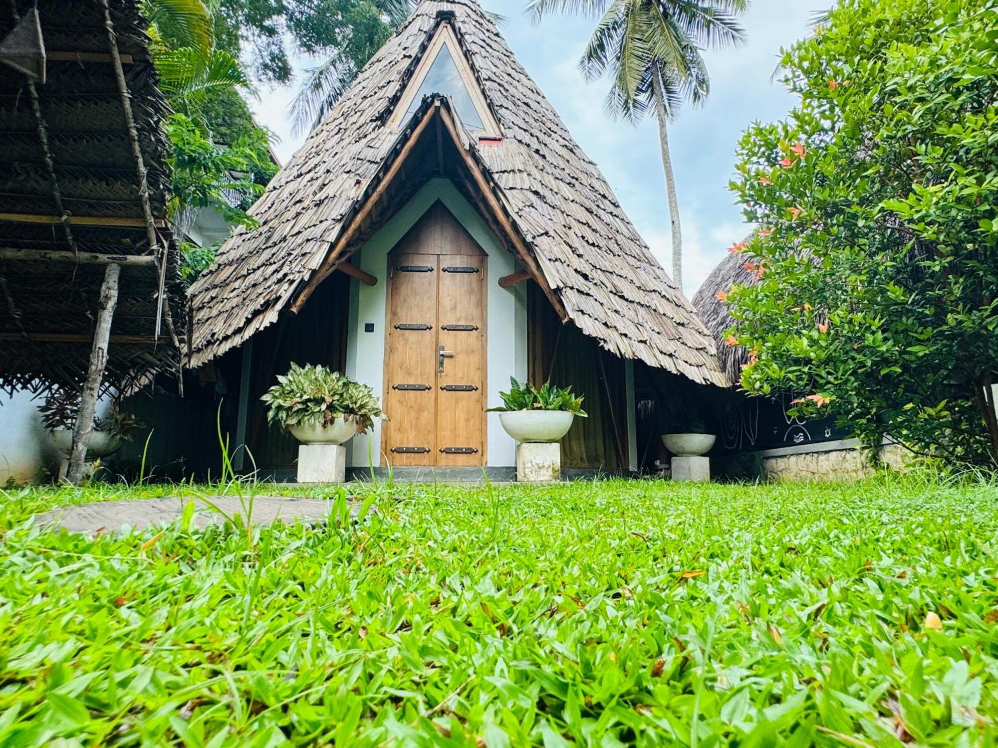 Turtle Wood Cabin Tangalle Exteriör bild